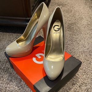Guess pumps